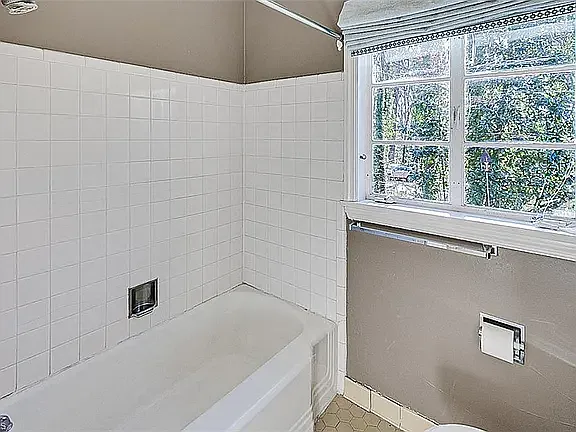 1402 Roanoke Dr — Photo 33