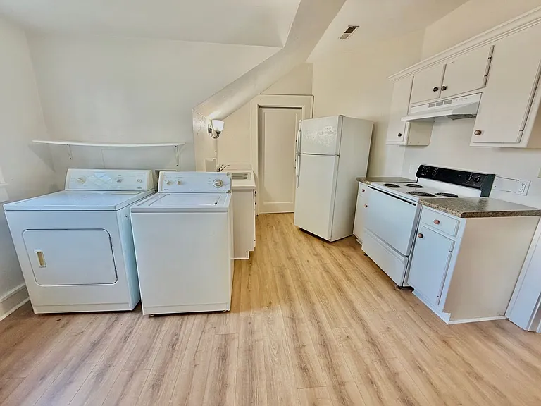 106 N Houston St #5 — Photo 5