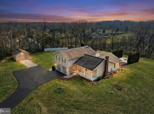90 Vida Ln, Dover, PA 17315