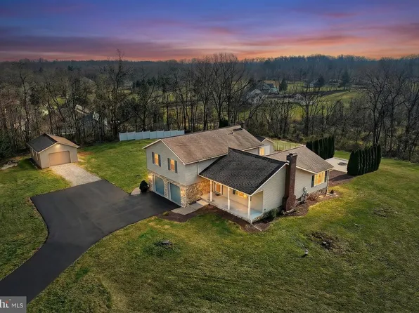 90 Vida Ln, Dover, PA 17315