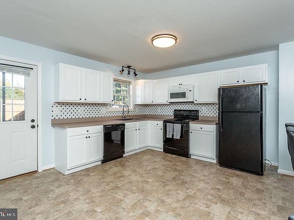 5th image of 108 Kadies Ln
