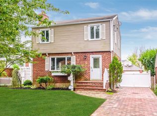 409 White Rd, Mineola, NY 11501