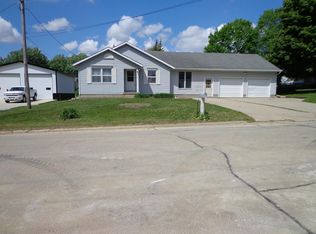 815 8th Ave NE, Independence, IA 50644