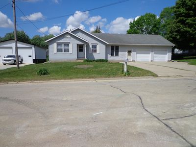 815 8th Ave NE, Independence, IA, 50644