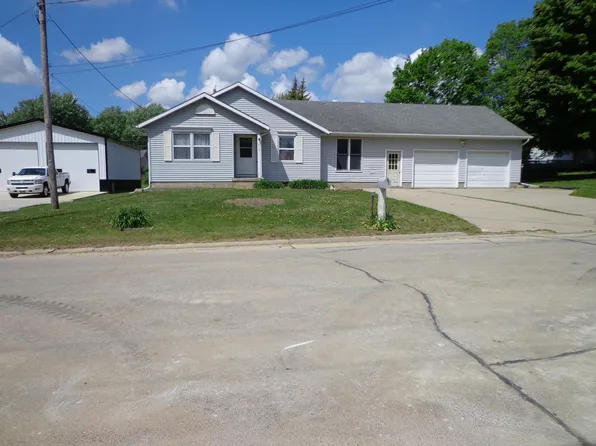 815 8th Ave NE, Independence, IA 50644