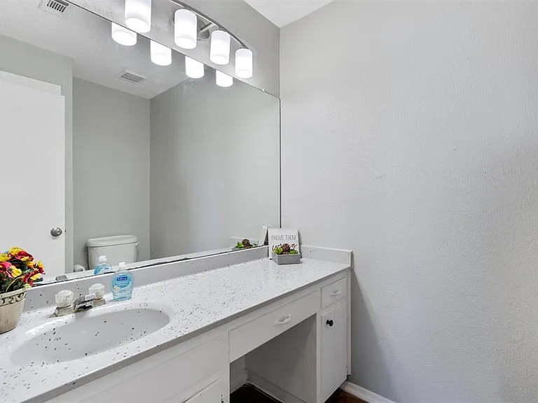 1711 Rawhide Loop — Photo 8
