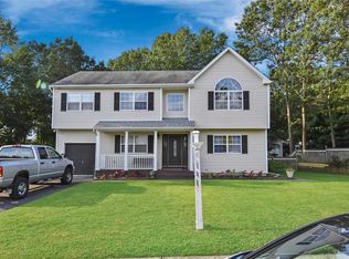 70 Pheasant Pl, Brentwood, NY 11717