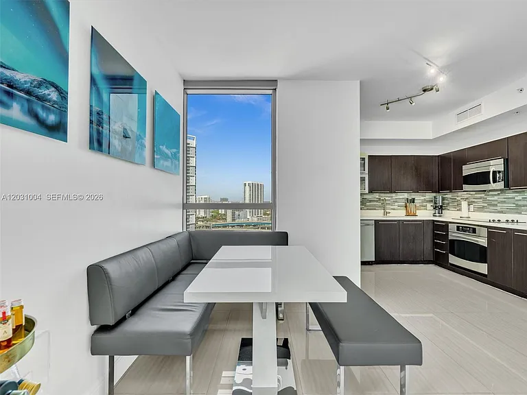 90 SW 3rd St #2013 — Photo 9