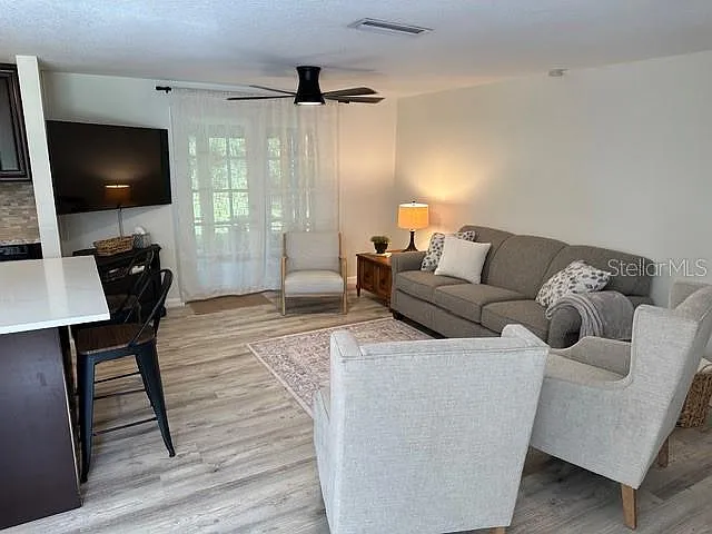 3 bed, 2.0 bath, 1131 sqft, $2,775 — Photo 2