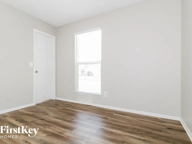 6543 W Kings Ave — Photo 12