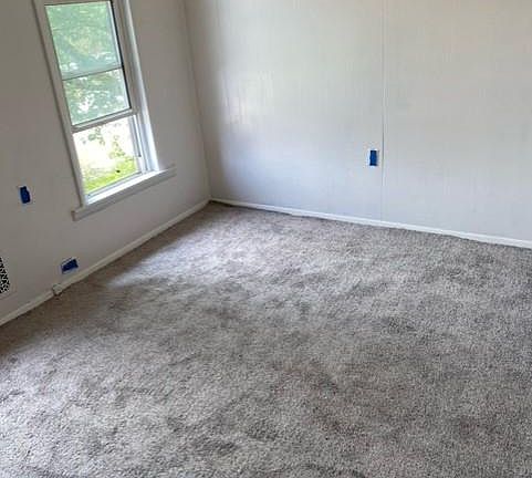 5th image of 412 N Logan Blvd