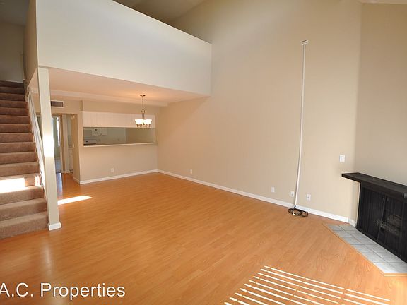 2nd image of 11434 Moorpark St Unit 203