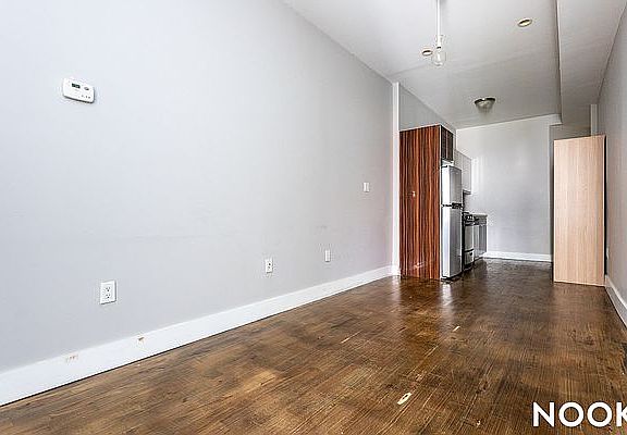 4th image of 126 Melrose St APT 3R