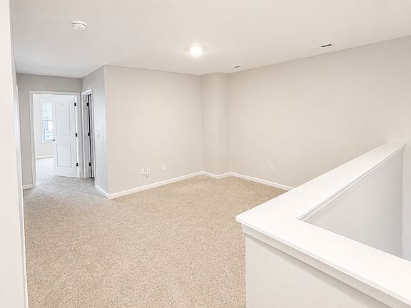 4th image of 216 Stamm Dr