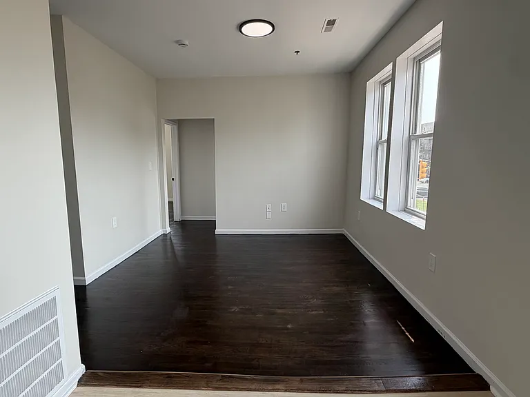168 N Grove St #205 — Photo 2