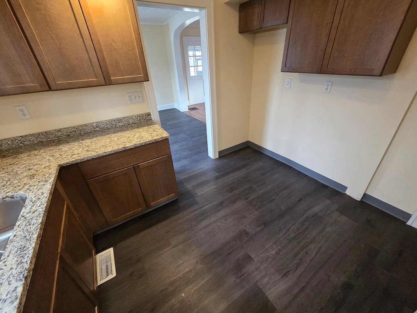 2 Bedroom Home - Northwest Rockford — Photo 3