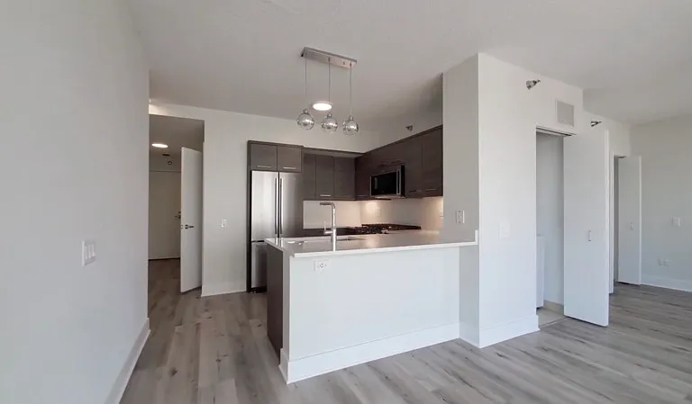 306 N Canal St — Photo 2