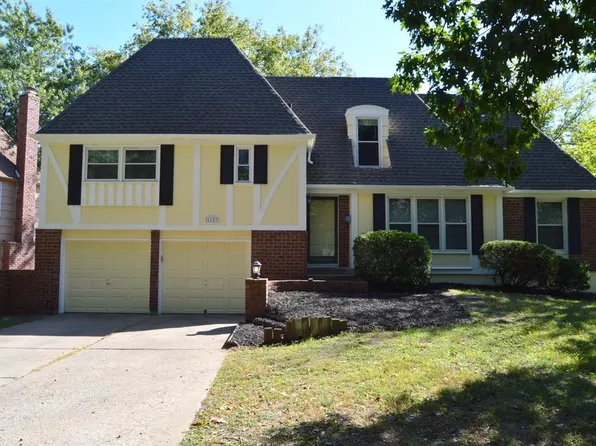 1127 Queens Pl, Kansas City, MO 64131