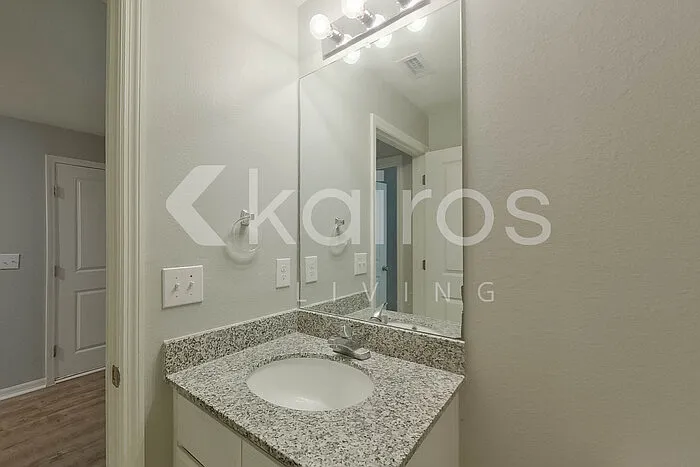 4204 E 5th St — Photo 13