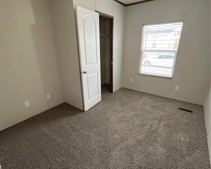 Lakeview Terrace — Photo 13