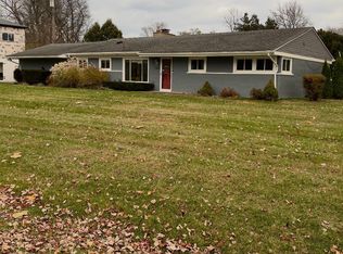 7431 N Briarcliff Knoll Dr, West Bloomfield, MI 48322