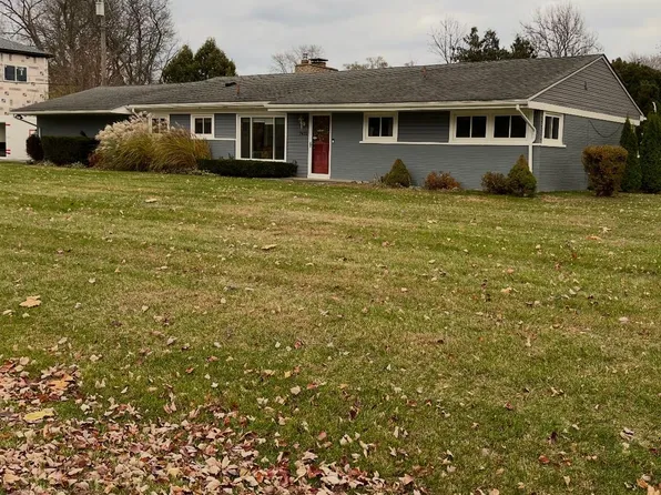 7431 N Briarcliff Knoll Dr, West Bloomfield, MI 48322