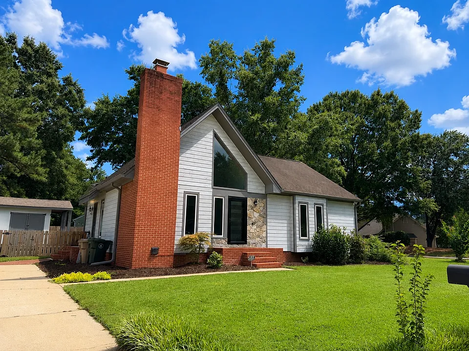 100 Longneedle Ct