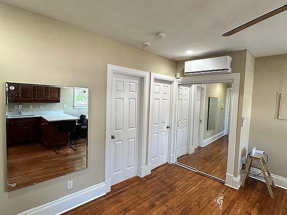 3rd image of 4238 McPherson Ave #1S