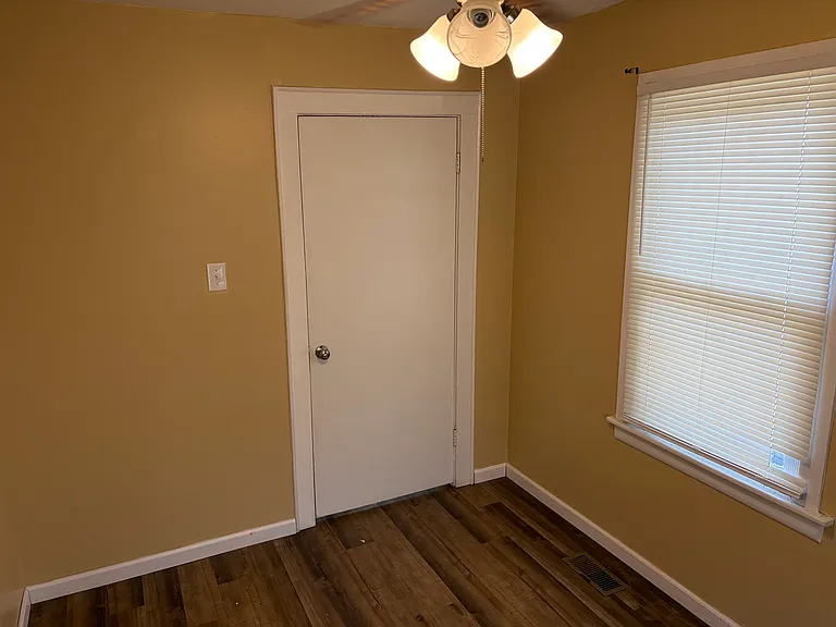 127 Marion St — Photo 3