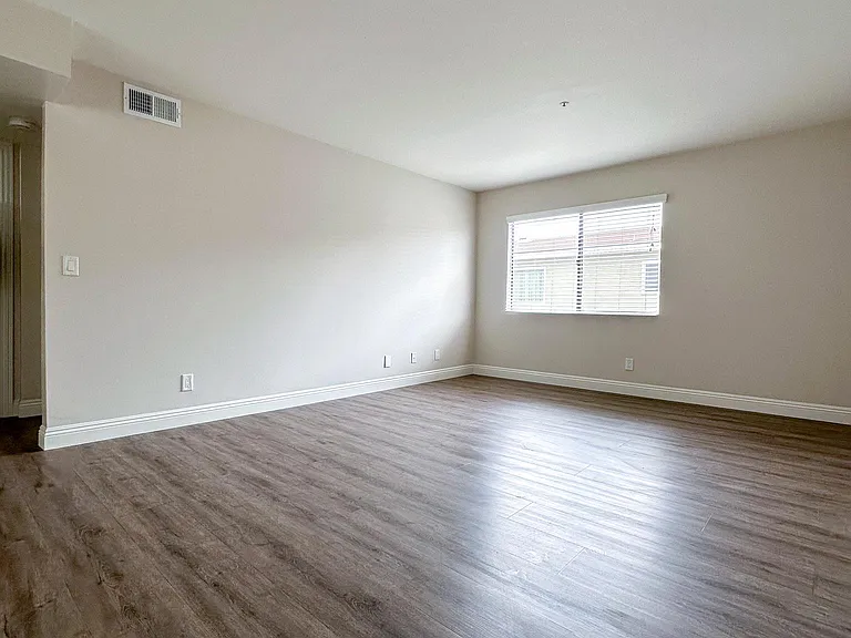 1009 Benito Ave #H — Photo 14