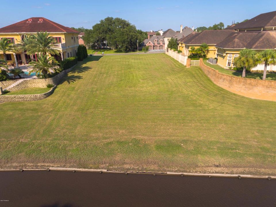 1st image of 107 Villaggio Dr
