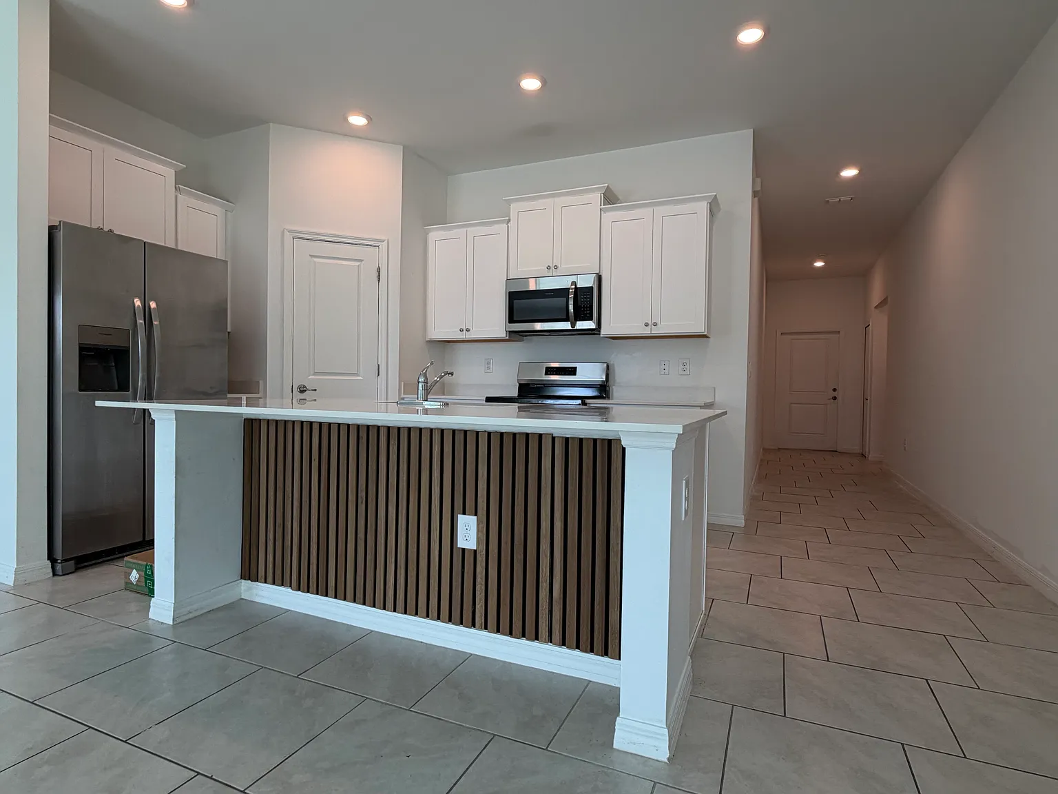 3 bed, 2.0 bath, 1555 sqft, $1,900 — Photo 4