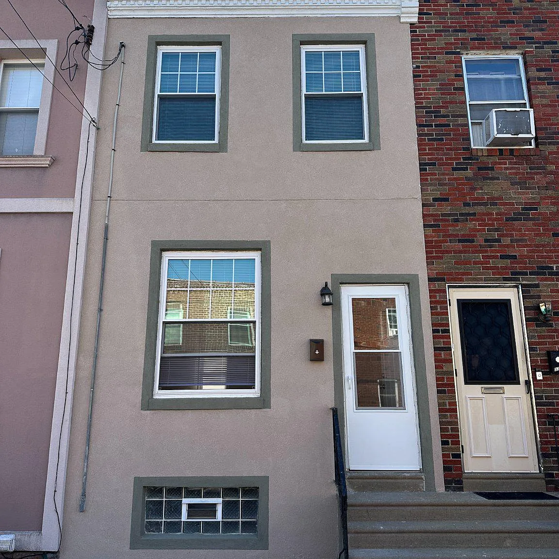 3 bed, 1.0 bath, 1000 sqft, $1,800 — Photo 1