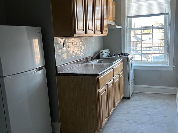 4th image of 2217 N 51st St #3C