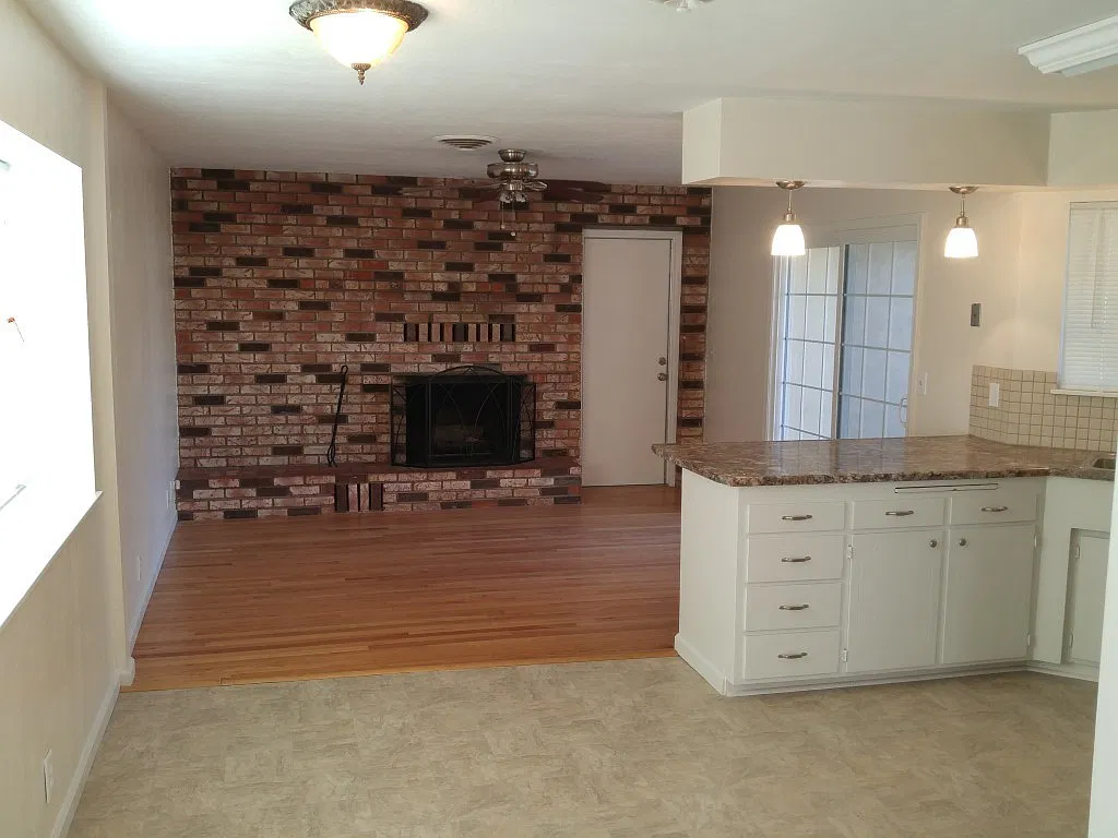 3 Bedroom Home for Rent in South Redding CA | Fenced Yard, Garage & Central HVAC — Photo 2
