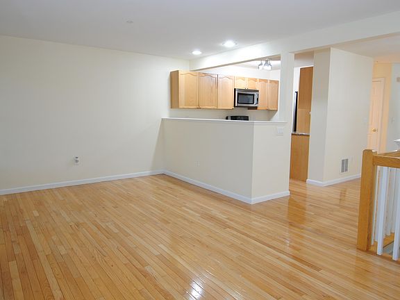 5th image of 87 Barrington Ave