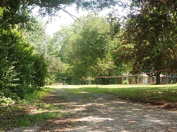 5th image of 525 Flower Lane Dr