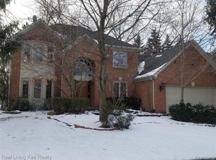 4923 Somerton Dr, Troy, MI 48085