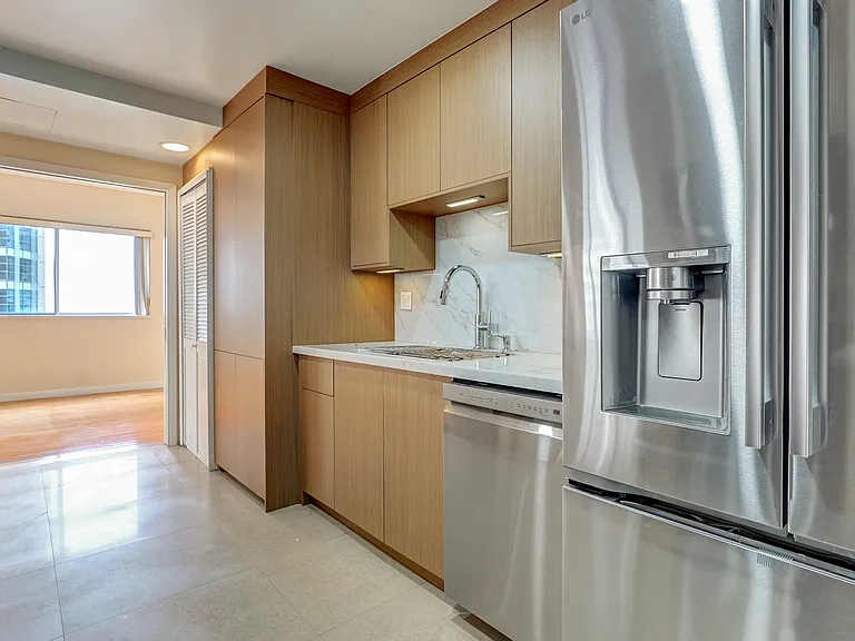 10787 Wilshire Blvd #802 — Photo 12