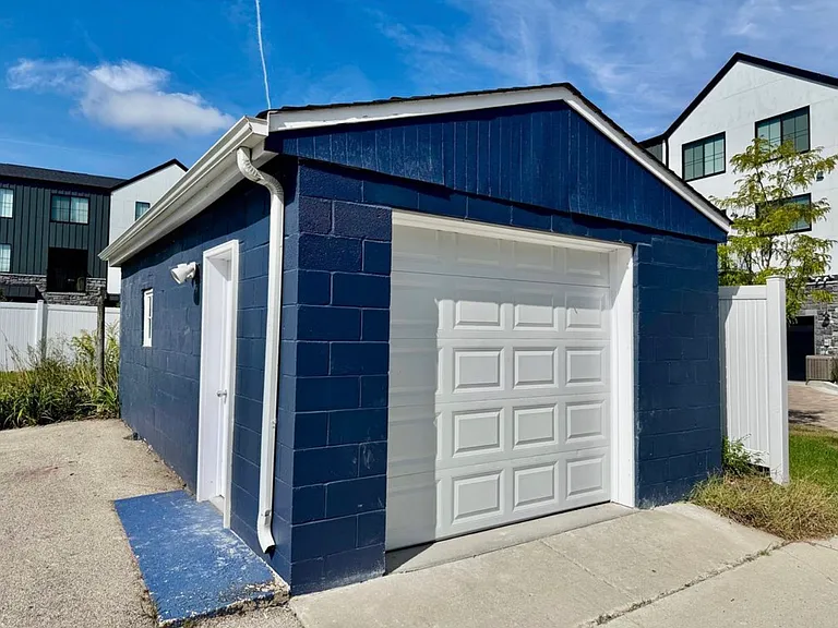 415 Bloom St — Photo 10