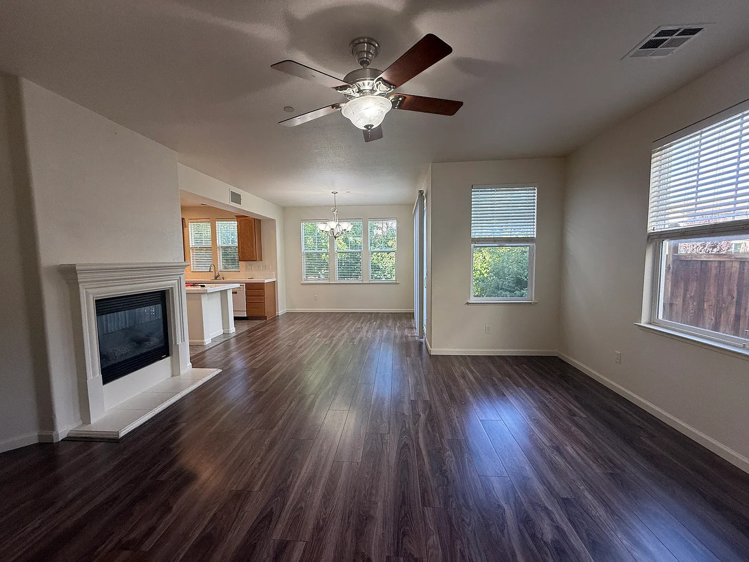 3 bed, 2.5 bath, 1761 sqft, $2,650 — Photo 3
