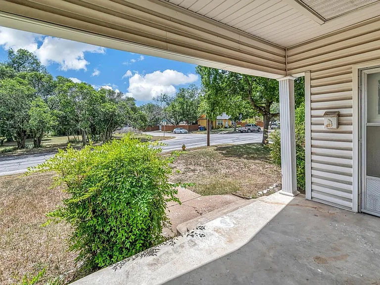 1825 Cumberland Ave — Photo 3
