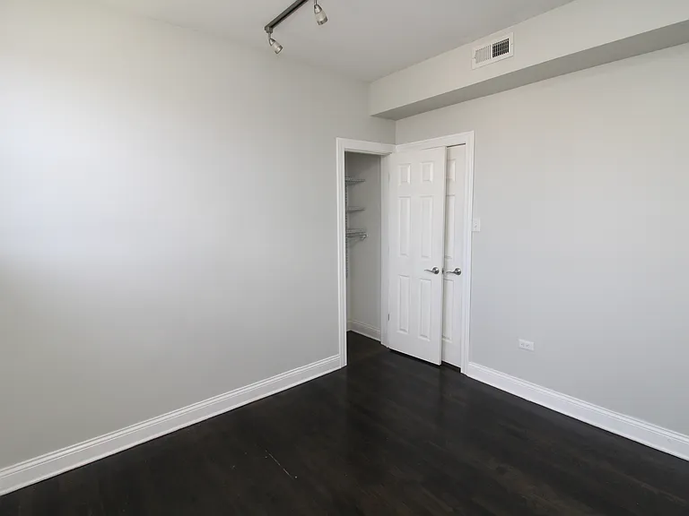 1542 W Waveland Ave #1 — Photo 8