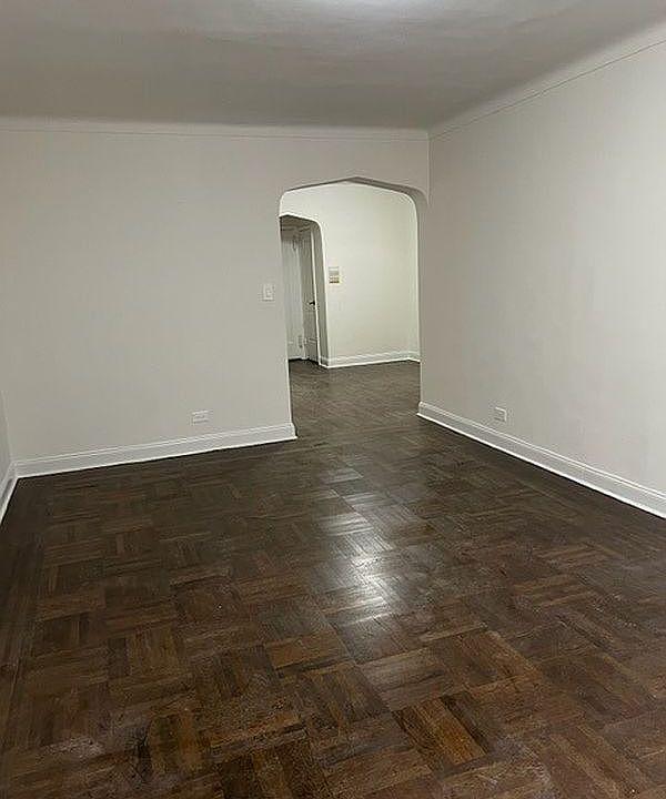 2nd image of 2601 Glenwood Rd APT 4M