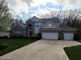 297 Wilmington Dr, Broadview Heights, OH