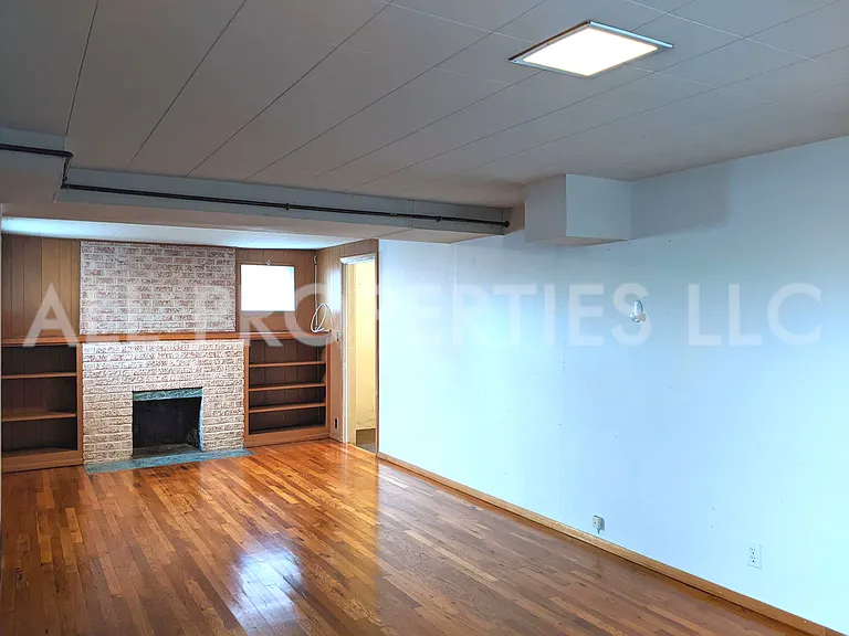 557 S Race St — Photo 34