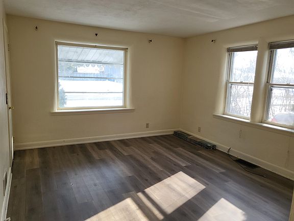 3rd image of 335 N Pine St