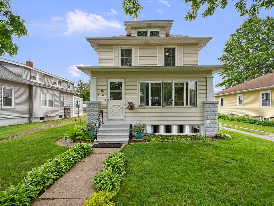1st image of 1537 43rd St