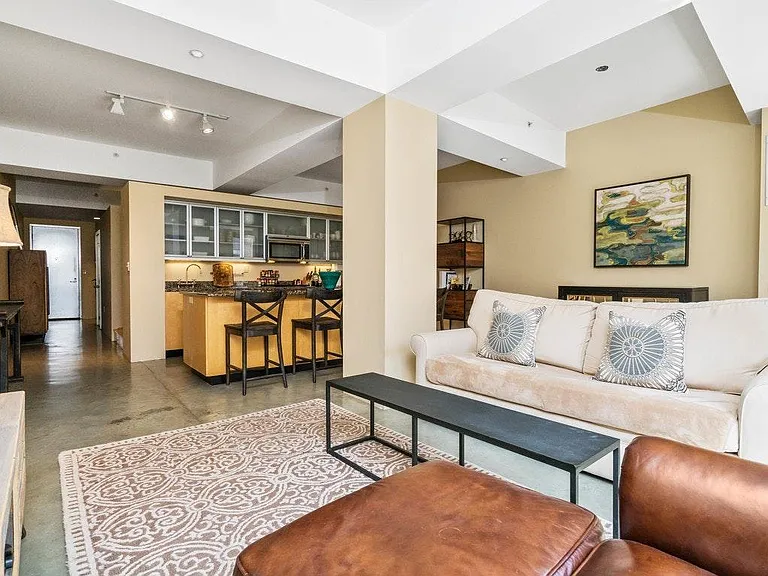 1313 Washington St #211 — Photo 3