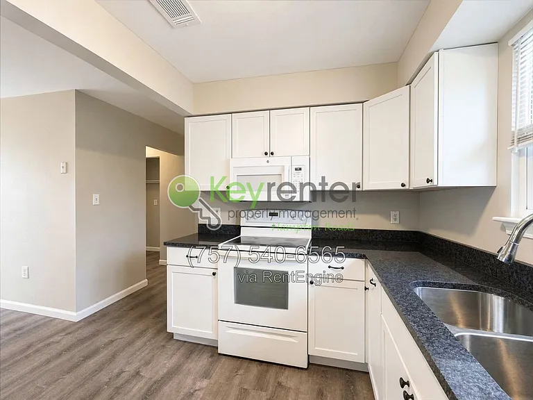 810 Huntly Dr — Photo 9